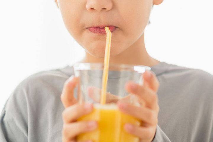 เด็กไม่ควรดื่มน้ำผลไม้เกิน 1 แก้ว ต่อวัน