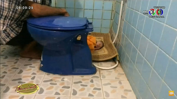 ทารกแรกเกิดถูกทิ้งในห้องน้ำวัด